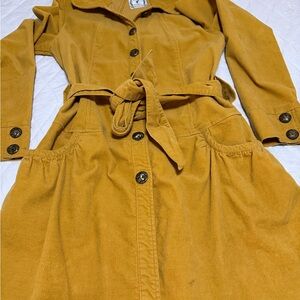 Mustard Yellow Button-Up trench coat with beautiful butten. It’s xl fit M/L